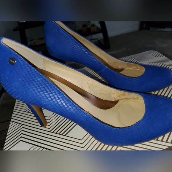 Calvin Klein textured pumps - Picture 3 of 6